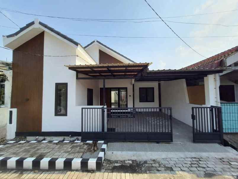 dijual rumah perumahan wiguna
