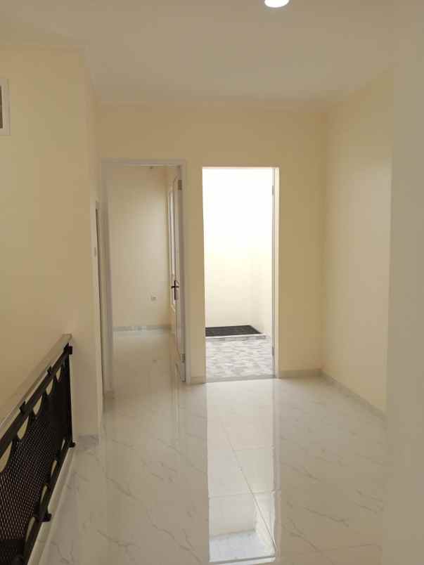 dijual rumah perumnas beji