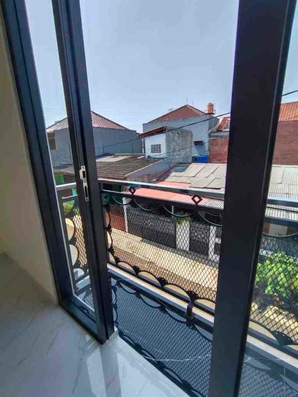 dijual rumah perumnas beji