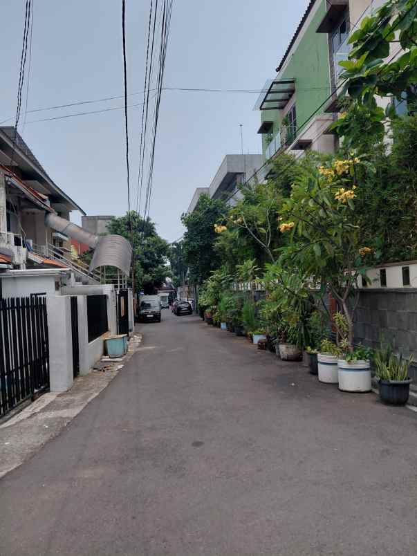 dijual rumah petamburan
