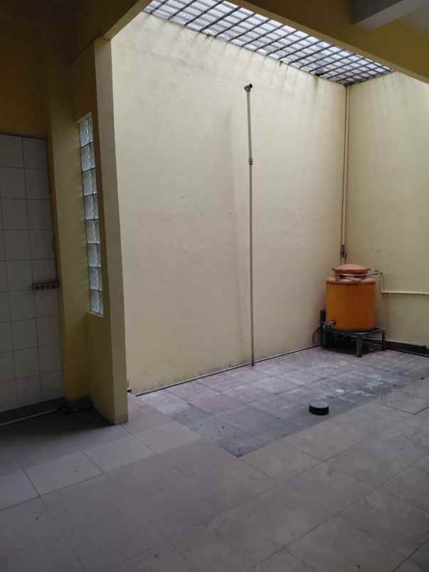 dijual rumah petamburan