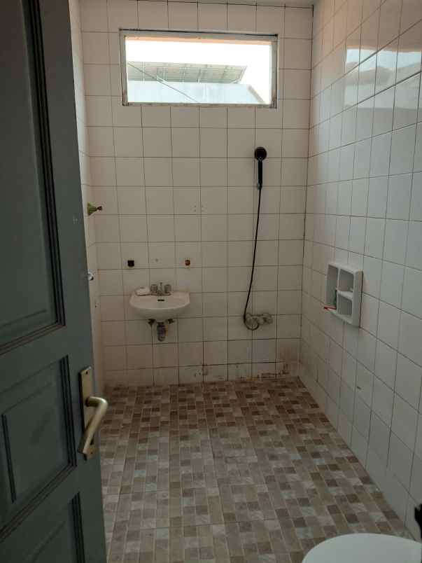 dijual rumah petamburan