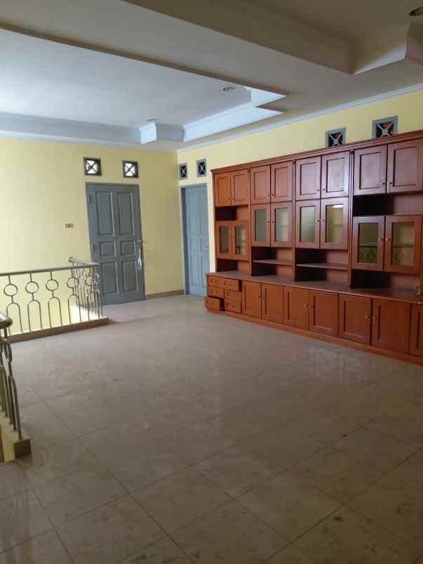 dijual rumah petamburan