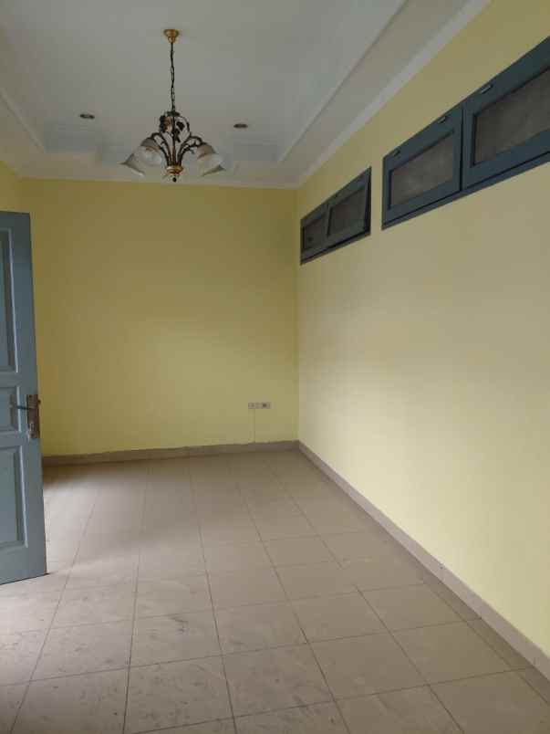 dijual rumah petamburan