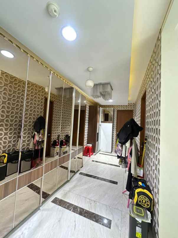 dijual rumah pik 1