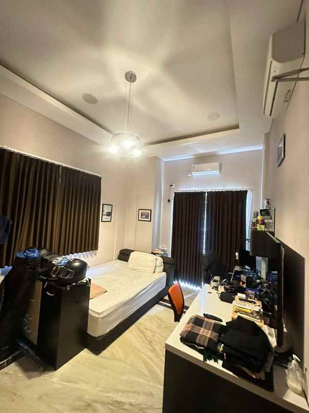 dijual rumah pik 1