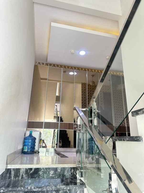 dijual rumah pik 1