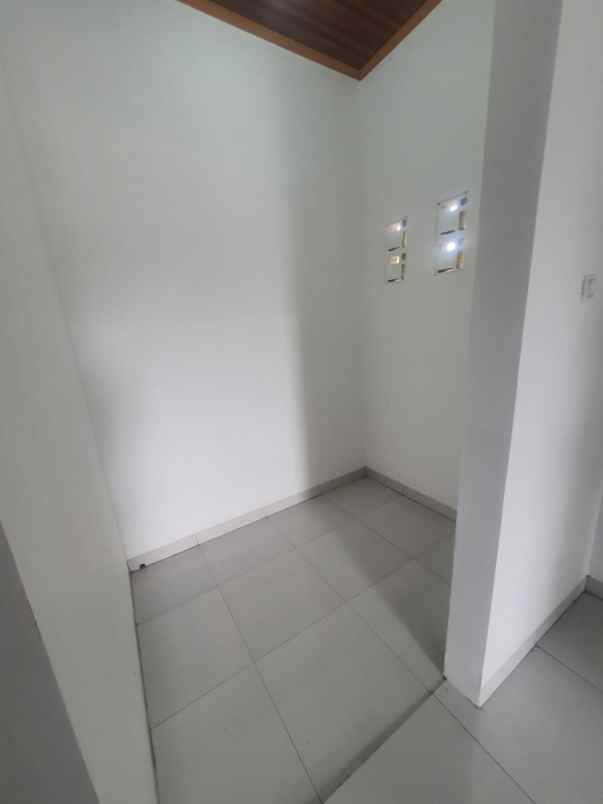 dijual rumah pondok gede