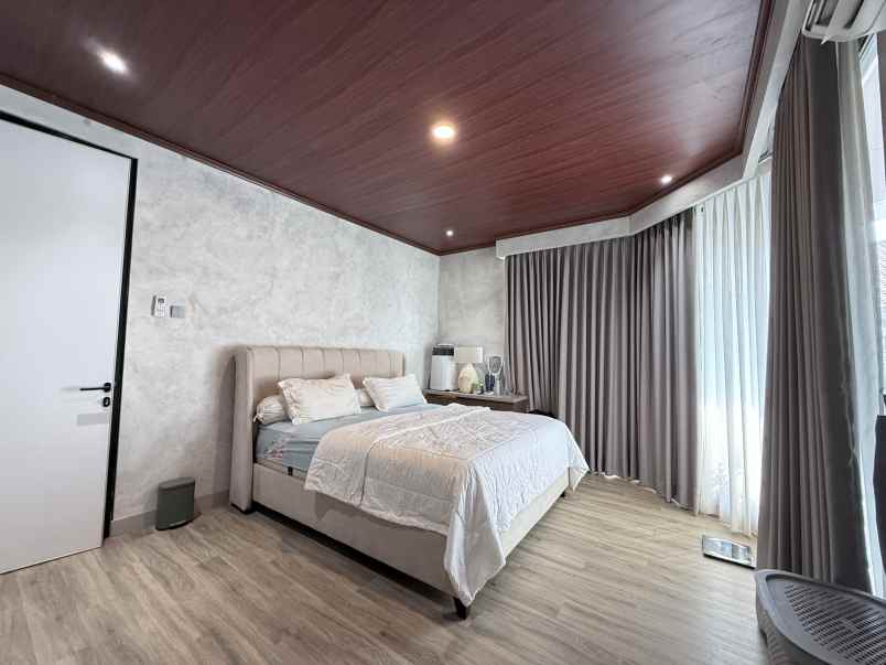 dijual rumah pondok indah