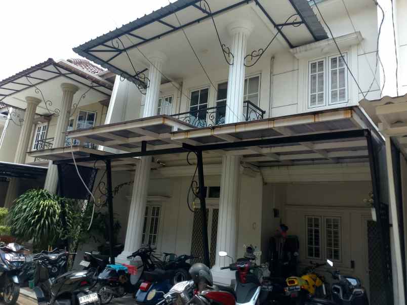 dijual rumah pondok kelapa