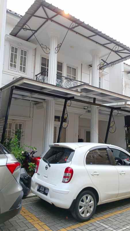 dijual rumah pondok kelapa