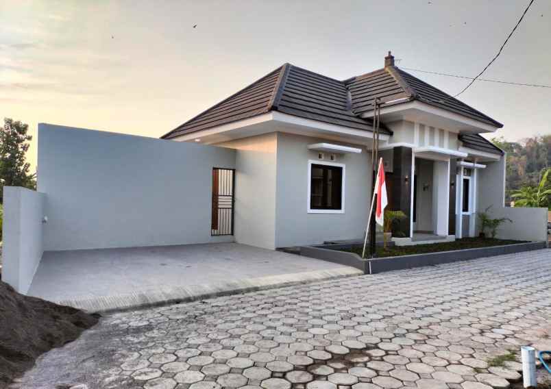 dijual rumah prambanan