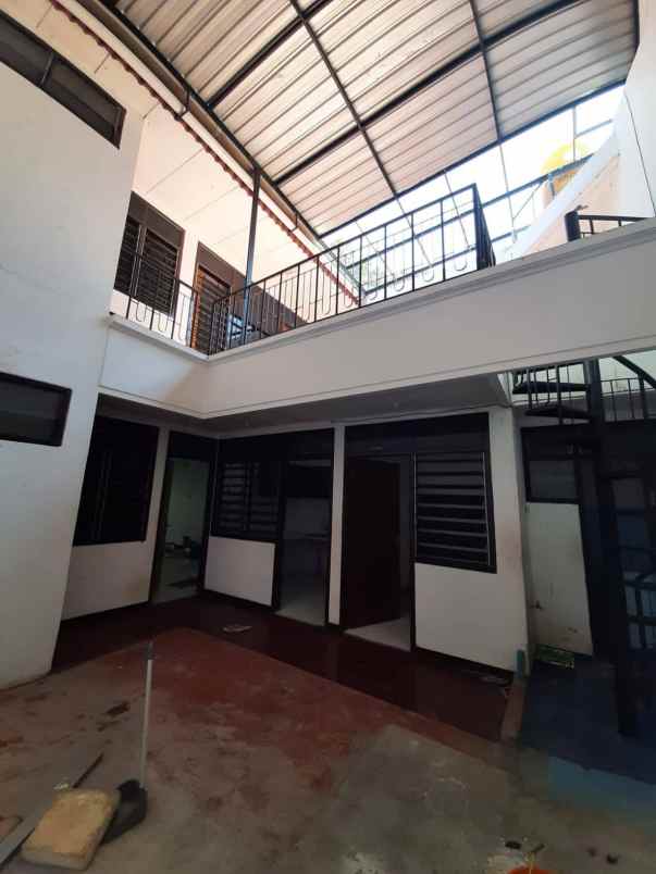dijual rumah pucang anom