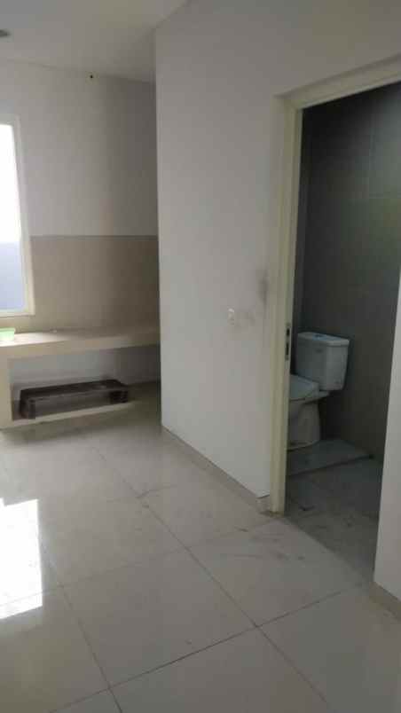 dijual rumah pucang anom