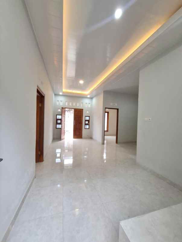 dijual rumah purwomartani