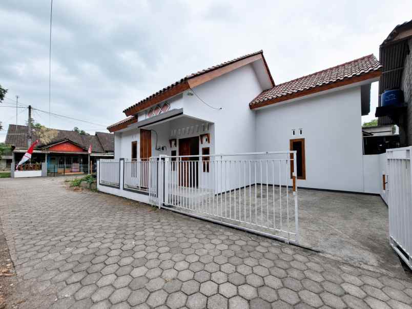 dijual rumah purwomartani