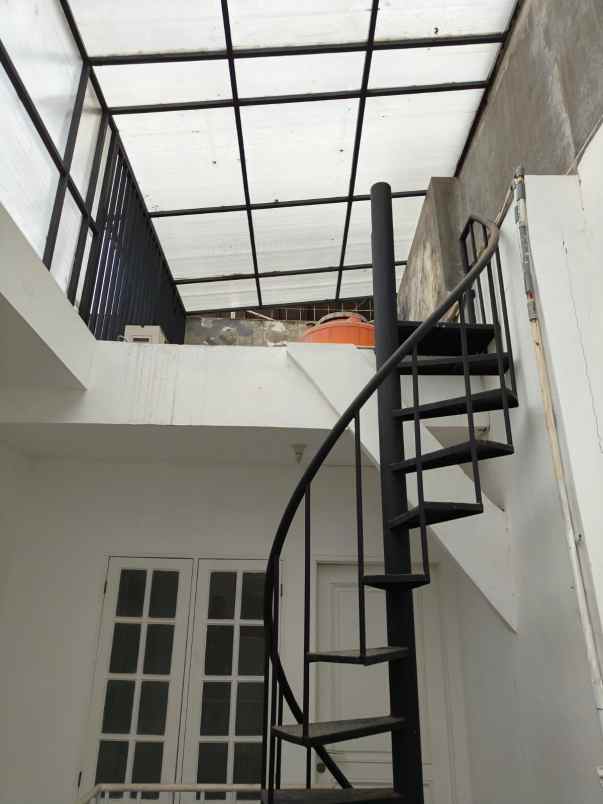 dijual rumah raffles cibubur