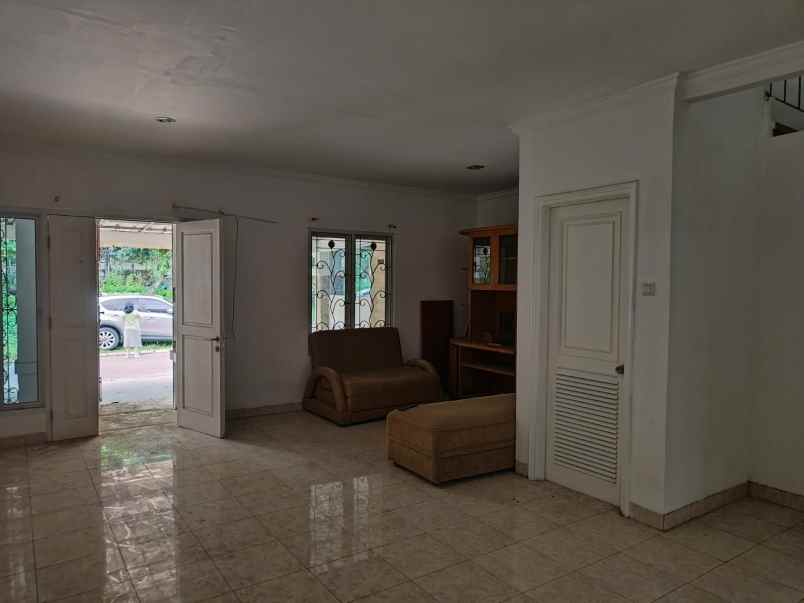 dijual rumah raffles cibubur