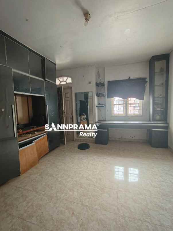 dijual rumah rafles hills