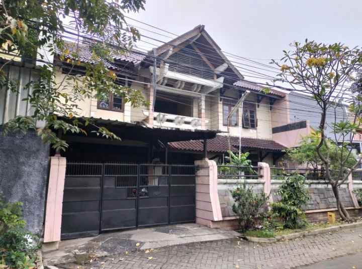 dijual rumah raya ngagel tama