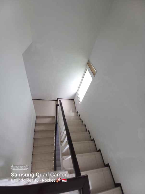 dijual rumah resor dago pakar