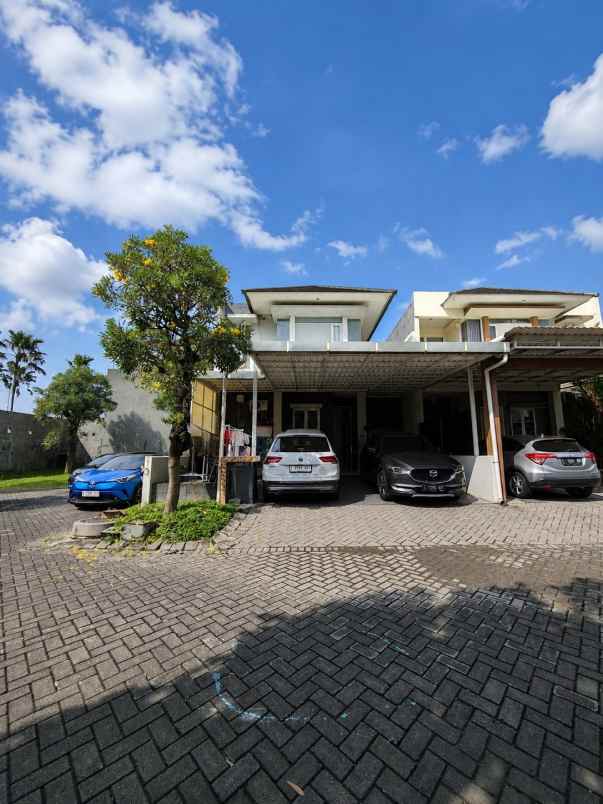 dijual rumah royal residence