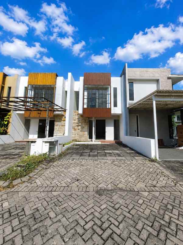 dijual rumah royal residence