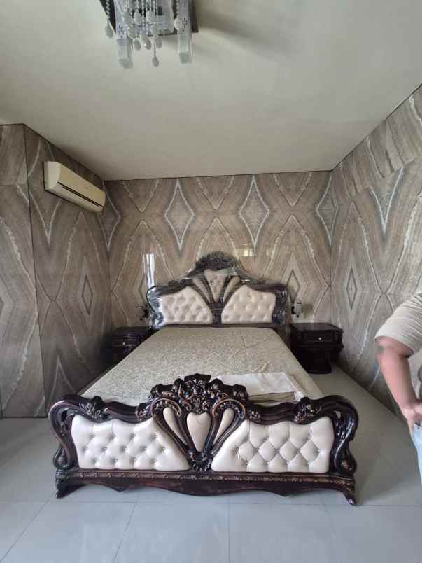dijual rumah royal residence cluster
