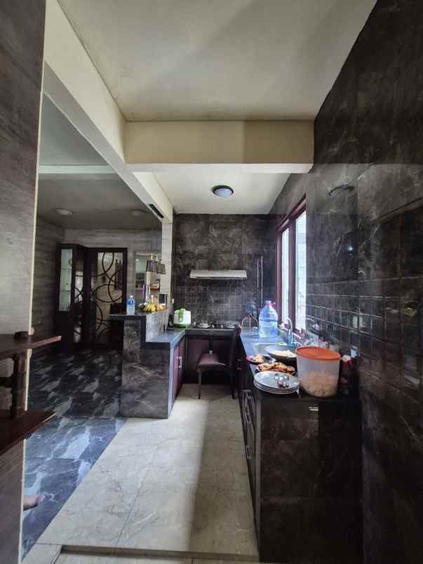 dijual rumah royal residence cluster
