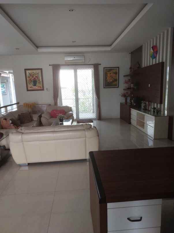 dijual rumah royal residence kec wiyung