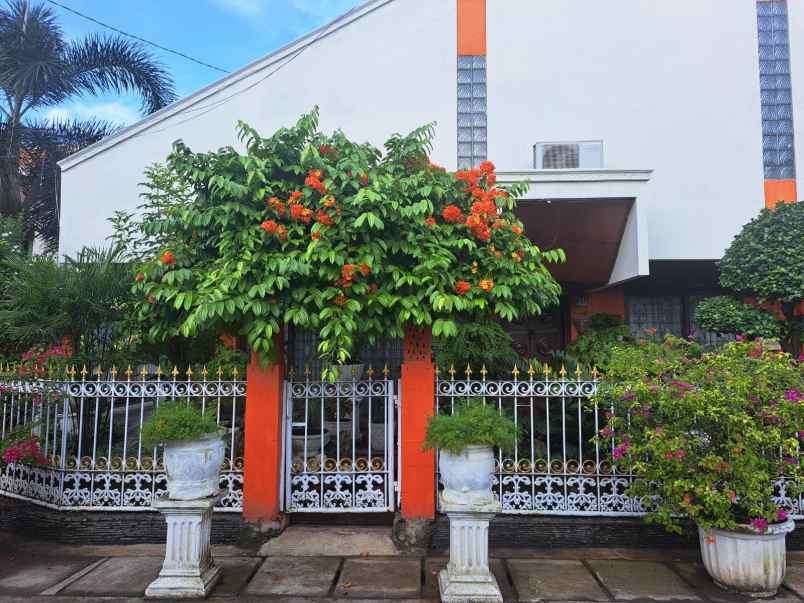 dijual rumah salemba