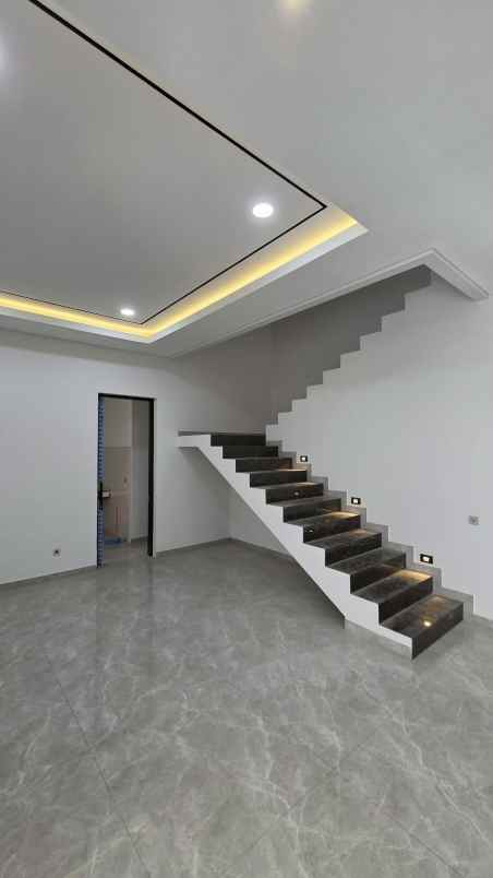 dijual rumah san antonio pakuwon city