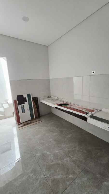 dijual rumah san antonio pakuwon city