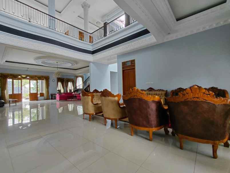 dijual rumah sangat strategis