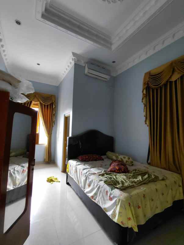 dijual rumah sangat strategis