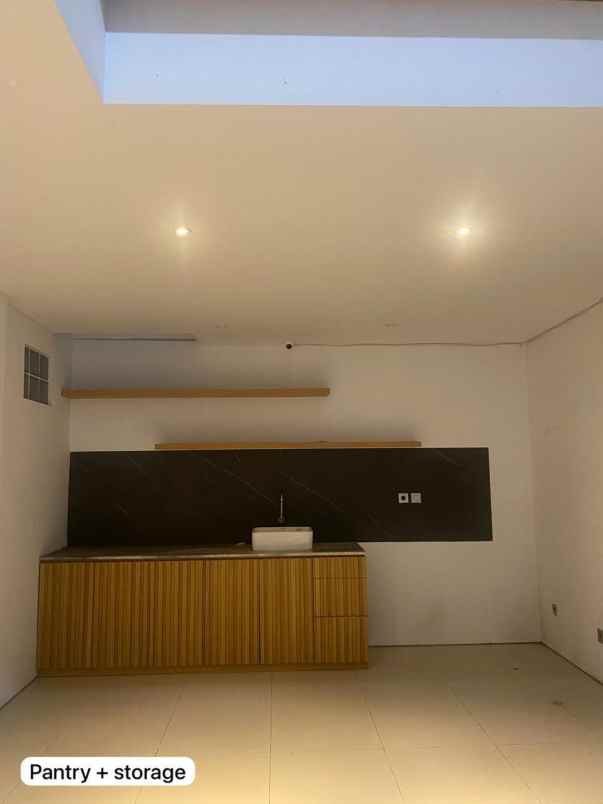dijual rumah sanggar hurip