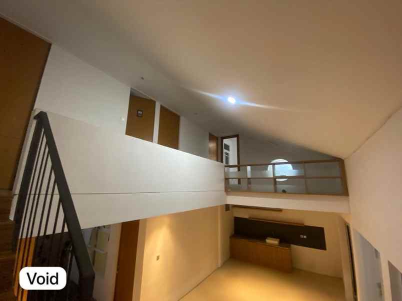 dijual rumah sanggar hurip