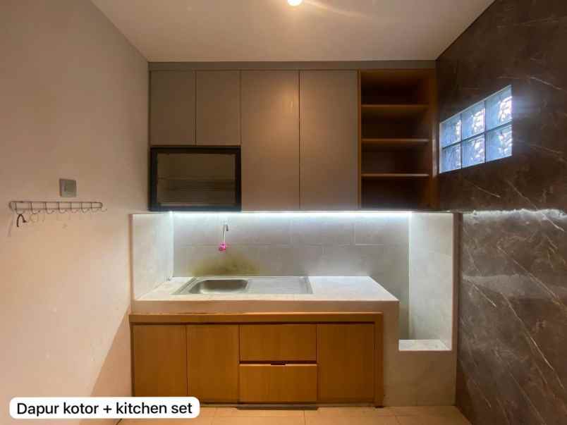dijual rumah sanggar hurip