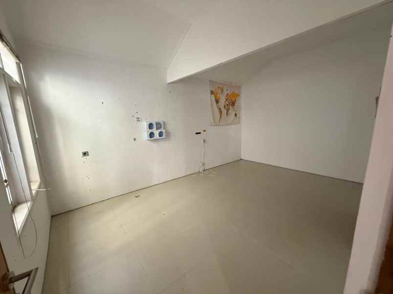 dijual rumah sanggar hurip