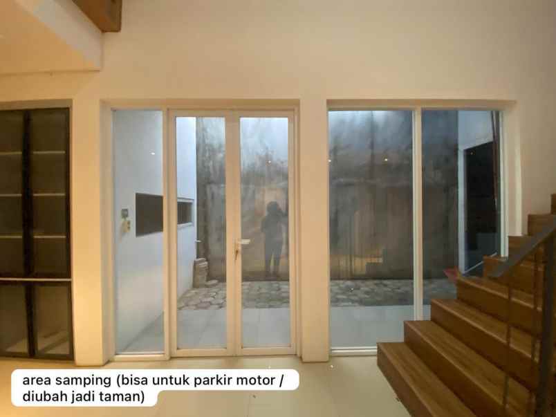 dijual rumah sanggar hurip