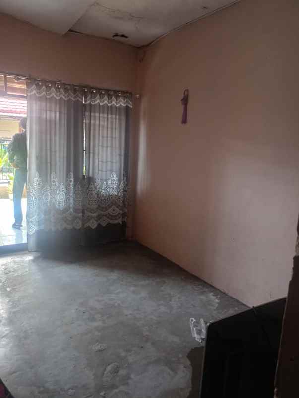 dijual rumah second jalan manunggal depan kampus uin