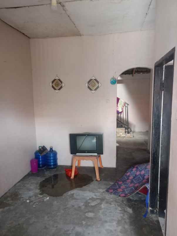 dijual rumah second jalan manunggal depan kampus uin