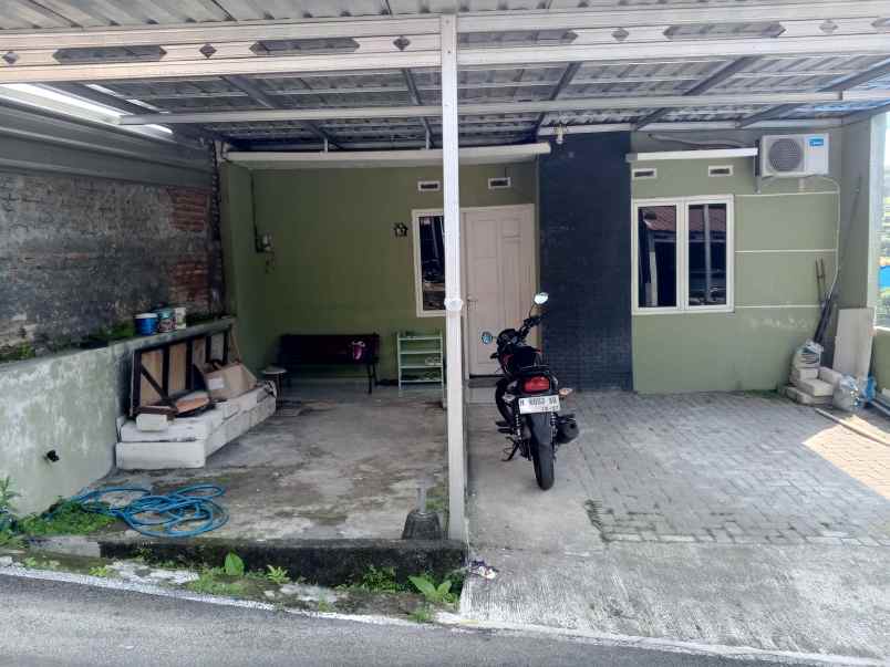 dijual rumah second siap huni