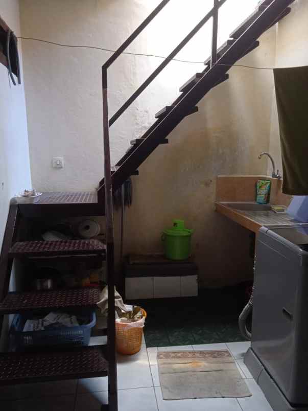 dijual rumah semolowaru