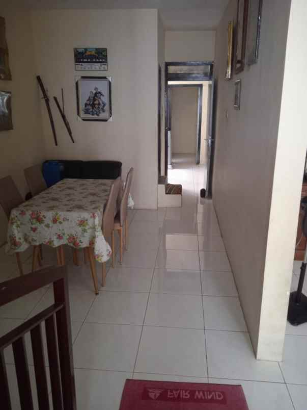 dijual rumah semolowaru