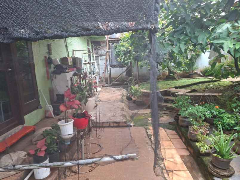 dijual rumah setiabudi