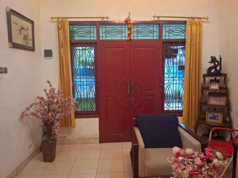 dijual rumah setiabudi