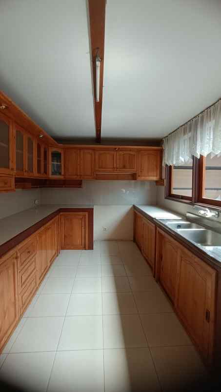 dijual rumah setiabudy regency