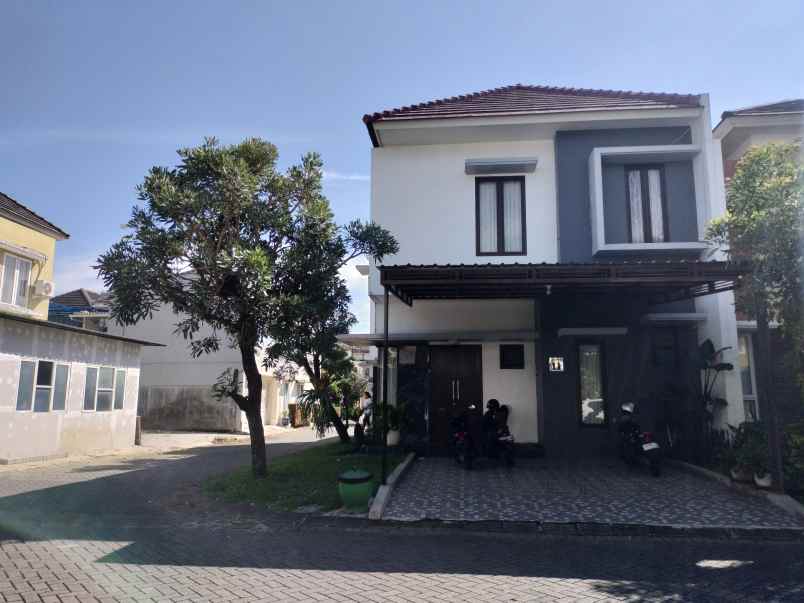 dijual rumah siap huni 2 lantai di malang