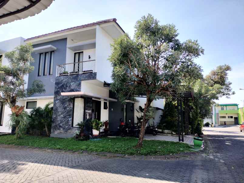 dijual rumah siap huni 2 lantai di malang